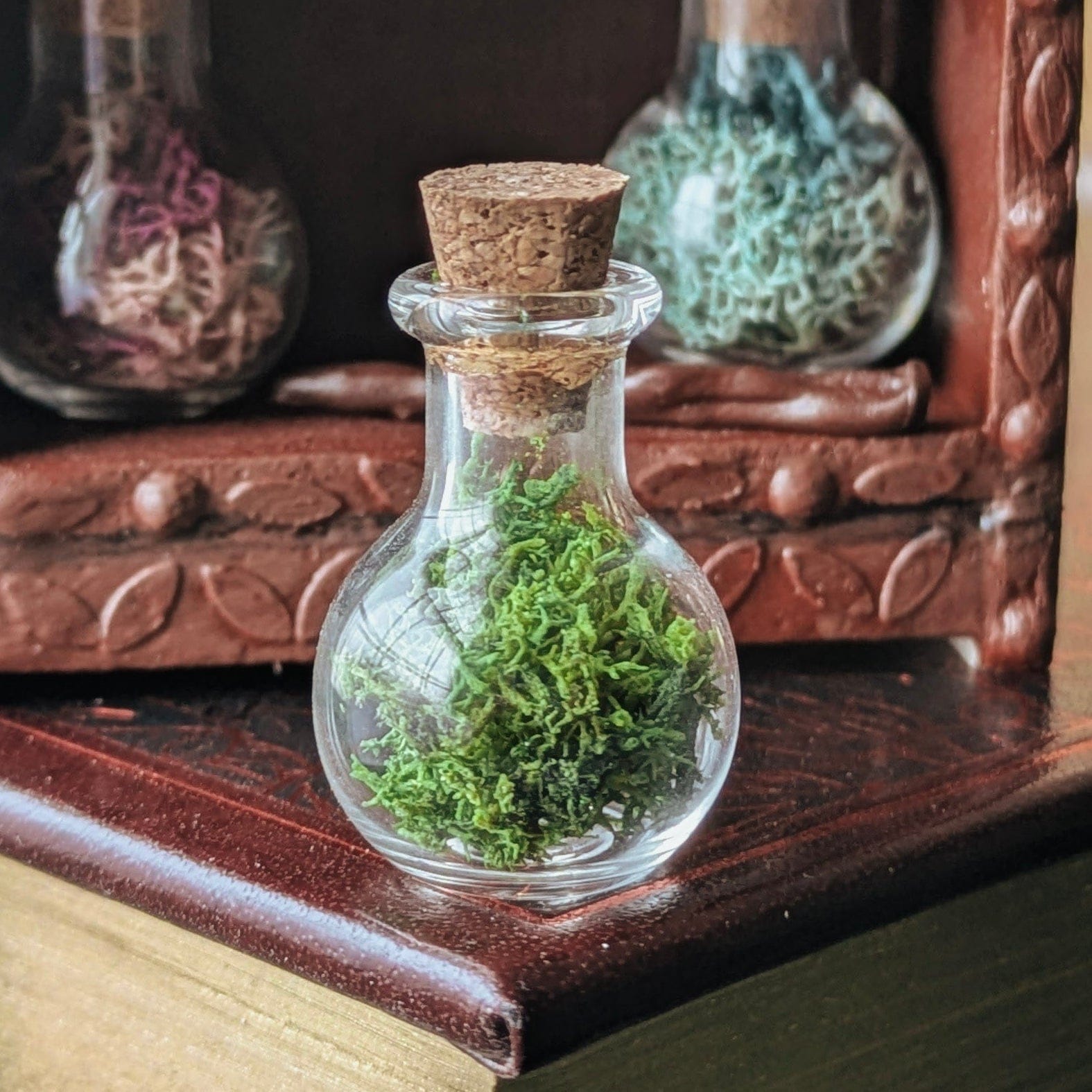 Miniature Green Grass Dollhouse Potion Bottles-Round– 1:12 Miniature Apothecary Jars